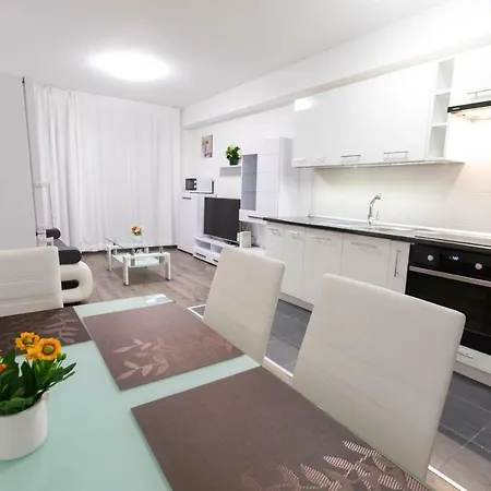 Apartment Semmelweis Boutique 310 *