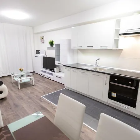 Semmelweis Boutique 310 *